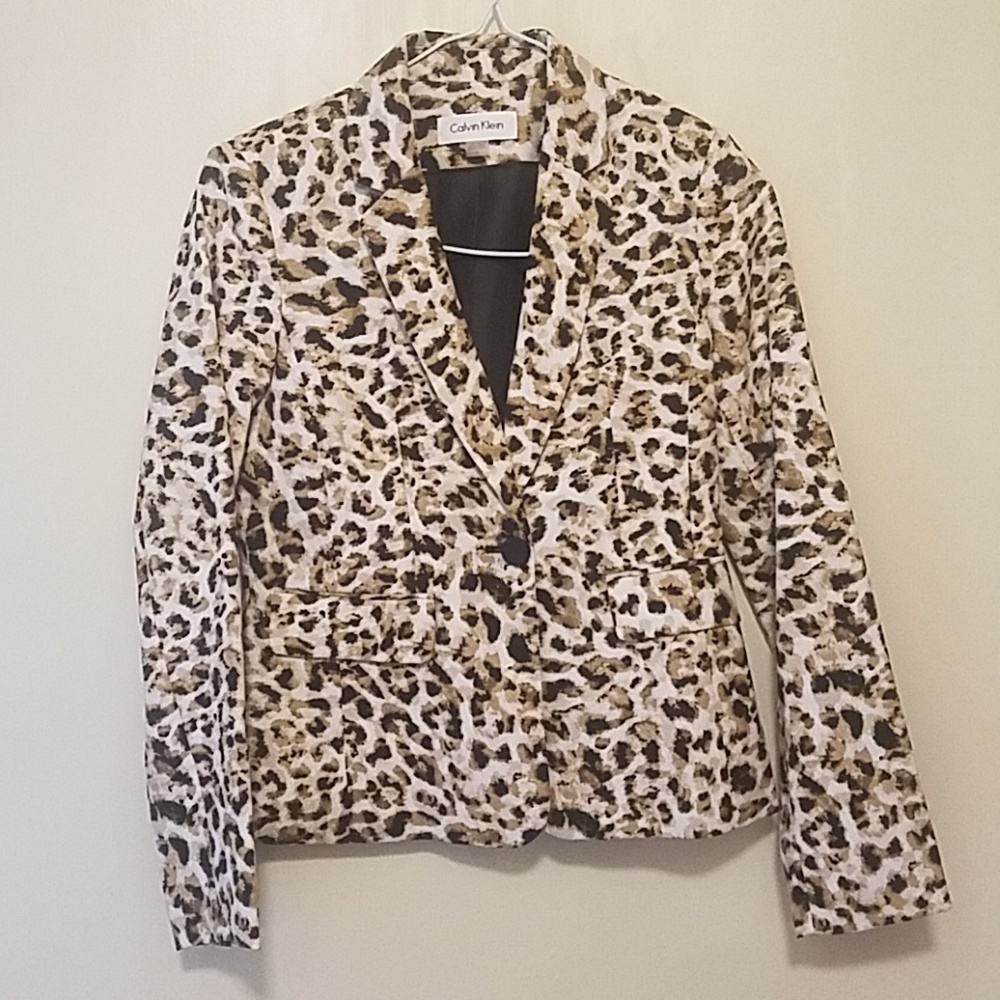 Calvin Klein blazer!🐆
